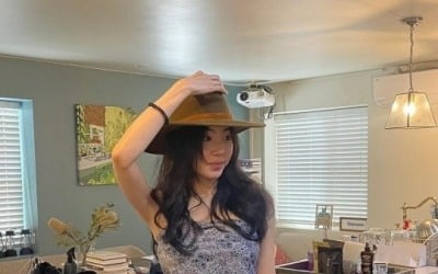 황승언, 스카프 한 장으로 가린 상체…개미허리 '시선 강탈' [TEN★]