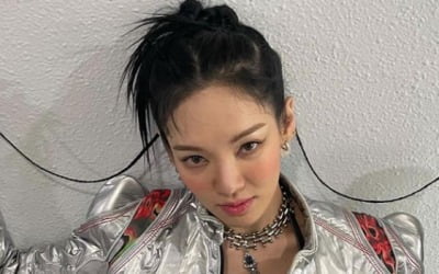 '9kg 감량' 효연, 배꼽 노출도 당당하게…카리스마 넘치는 여전사[TEN★]