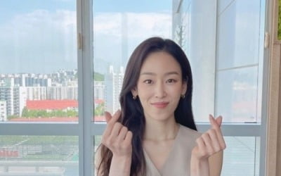 서현진, 은은 미소·손가락 하트…여배우의 청순 매력 [TEN★]