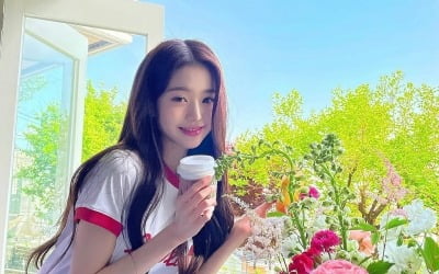 아이브 장원영, 독보적 '공주님 비주얼'…19살의 미모가 이 정도 [TEN★]