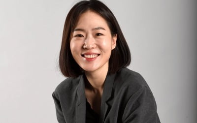 [TEN인터뷰] 손예진 보며 연기 배운 주민경, '프랑스 유학파' 반전… "불어 능통, 전시회도 열어"