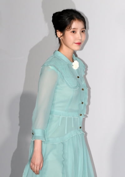 [TEN 포토] 아이유 '우아한 시스루'