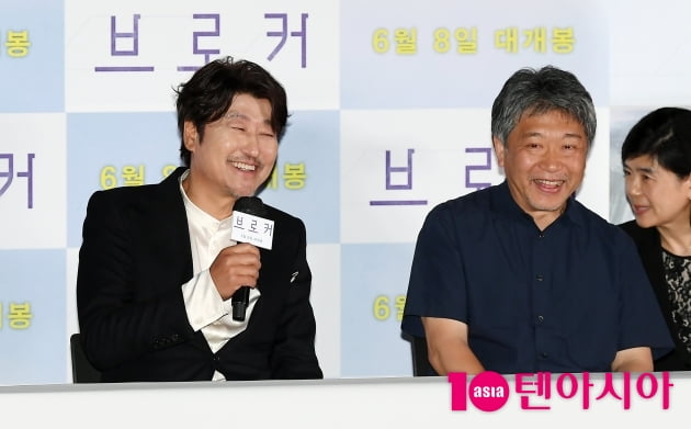 [TEN 포토] 고레에다 히로카즈 감독 '송강호 입담이 좋아요'