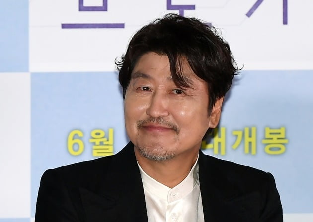 '브로커' 송강호 "새벽 생중계 본 봉준호·김지운, 가장 먼저 칸 주연상 축하"