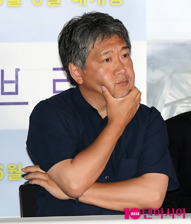 [TEN 포토] 고뇌하는 고레에다 히로카즈 감독