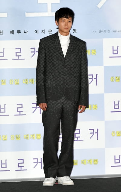 [TEN 포토] 강동원 '완벽한 수트핏'