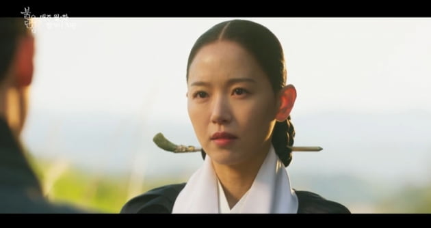 [종합] '붉은 단심' 강한나, 중전 추대…목숨 잃을 위기에 나타난 이준