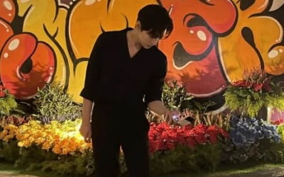 이준호, 야심한 시간에 "나홀로" 놀이공원…레전드 남친짤 또 탄생 [TEN★]