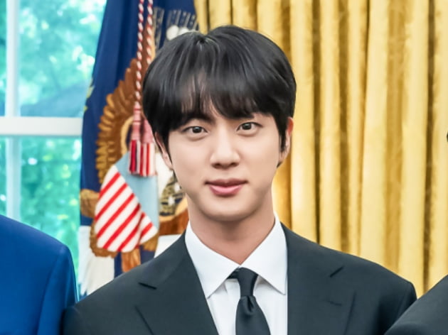 방탄소년단 진, 백악관 메시지 "평화를 함께 하고 기념하기 위해 왔습니다"