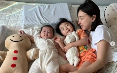 '문재완♥' 이지혜, 이 정도면 남편이 셋…'아빠 판박이' 두 딸과 맞는 아침 [TEN★]