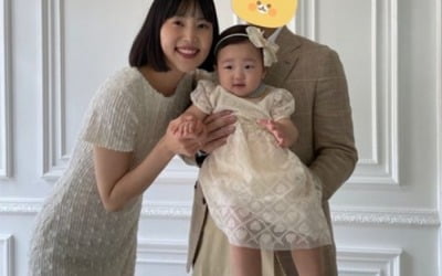 '애 낳은 지 벌써 1년' 한지혜, 딸 돌사진 촬영→♥검사 남편과 달달 스킨십 [TEN★]