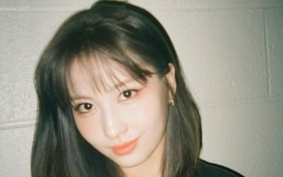 트와이스 모모, 뽀얀 피부·화사 비주얼…치명·도도 매력 폭발 [TEN★]