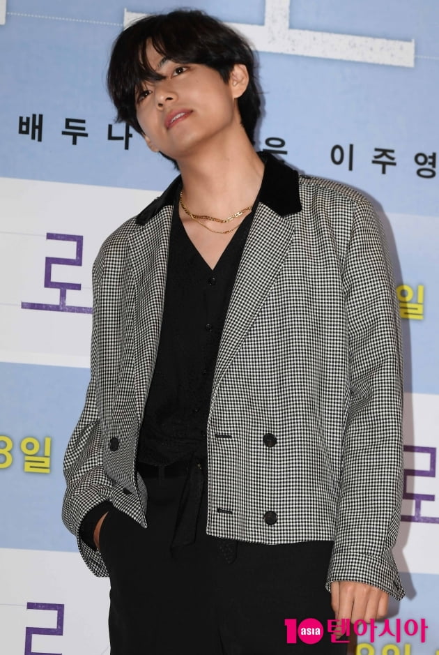 [TEN 포토] 방탄소년단 뷔 '각도 무시하는 우주 최강 미남'