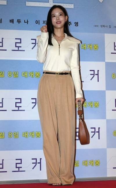 [TEN 포토] 강한나 '브로커 파이팅!'