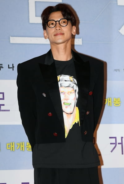 [TEN 포토] 비 '개구쟁이 눈빛'