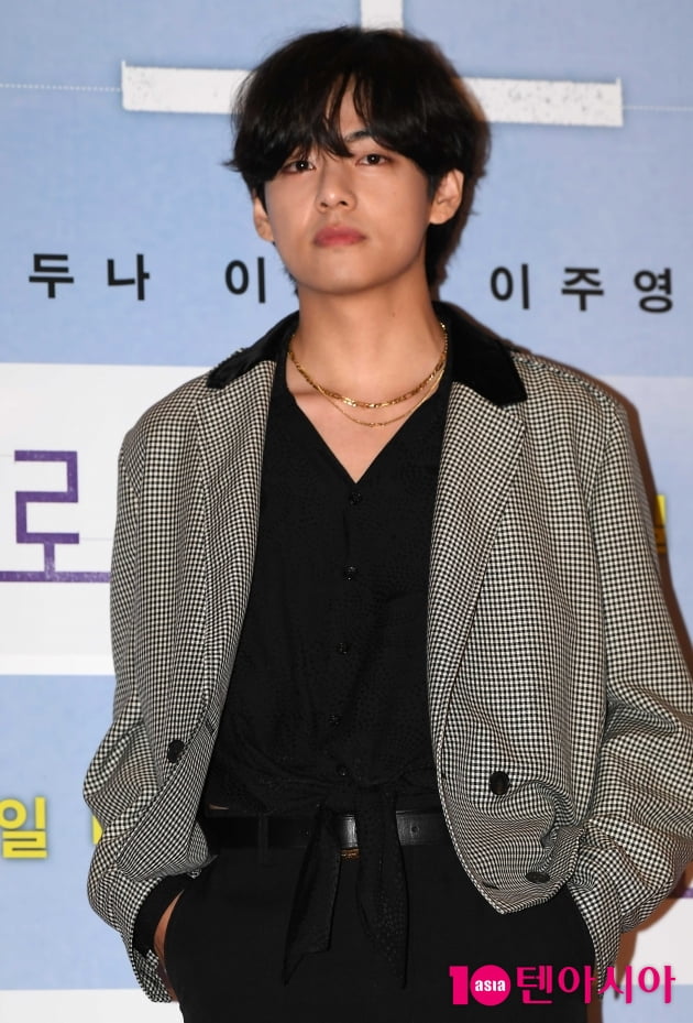 [TEN 포토] BTS 뷔 '심장 쿵쿵 눈맞춤'