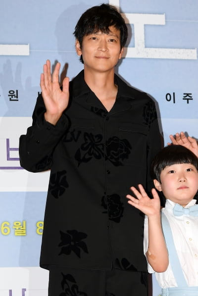 [TEN 포토] 강동원 '섹시한 미소'