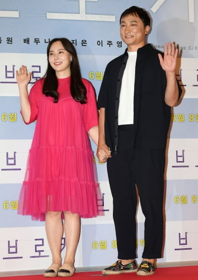 [TEN 포토] 최참사랑-양현민 '두 손 꼭잡고 영화관 나들이'