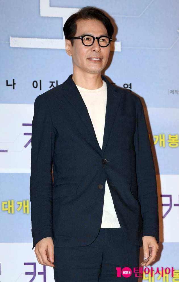 [TEN 포토] 윤상 '멋스러운 작곡가'