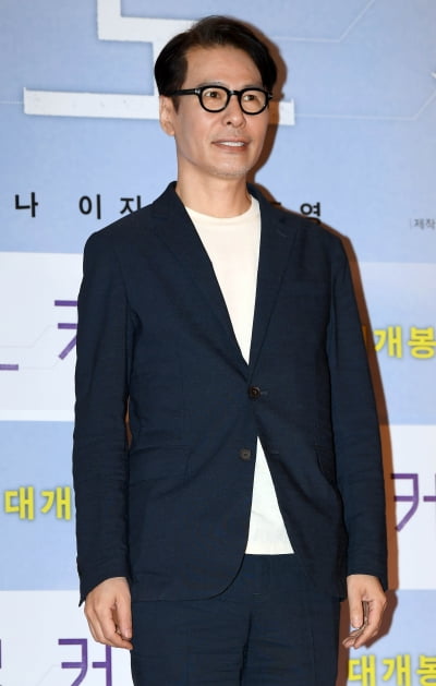 [TEN 포토] 윤상 '멋스러운 작곡가'