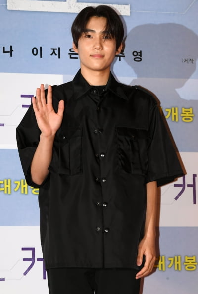 [TEN 포토] 탕준상 '훈훈한 눈빛'