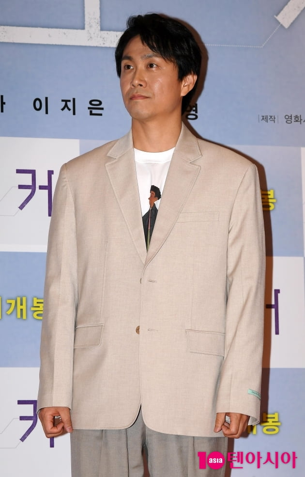 [TEN 포토] 오정세 '오늘은 브로커 만나는날'