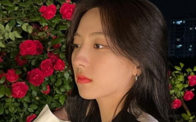 우주소녀 은서, 장미꽃이랑 헷갈리는 미모…야밤에 설레게해[TEN★]
