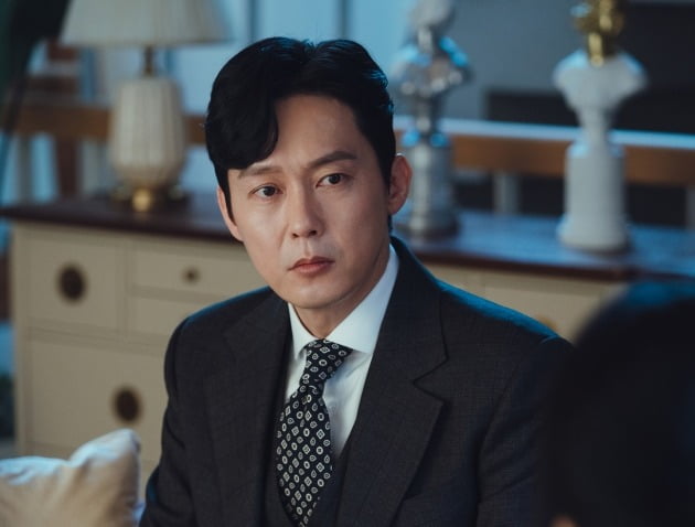 '슈트핏 정석' 박병은, 치명적인 서예지 매력에 빠졌다('이브')