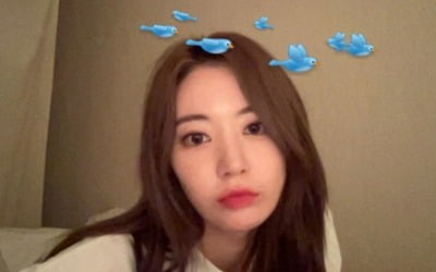 르세라핌 사쿠라, 방안에서도 풀메이크업…어플 이겨내는 미모[TEN★]