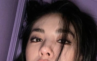 '세계 미녀 2위' 나나, 초근접 셀카에도 '명품 비주얼' 과시 [TEN★]