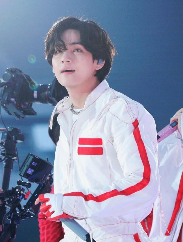 방탄소년단 뷔, 첫 공개 9주년 "비밀병기→ 올라온드 아티스트"