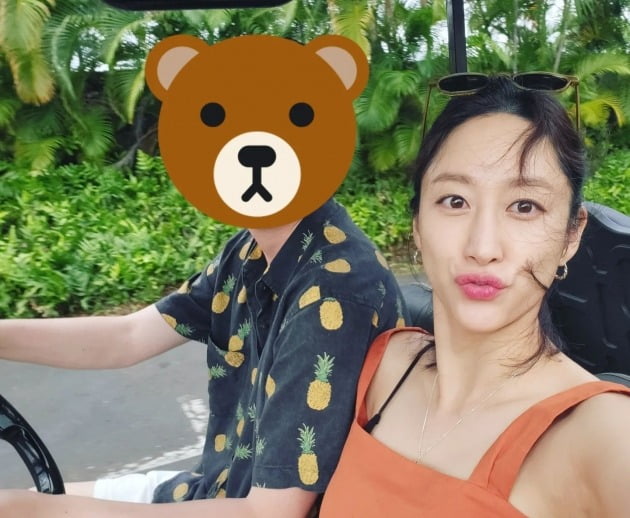 '임신' 전혜빈, 치과의사 남편과 럭셔리 태교 여행 중…D라인 뽐낸 춤사위[TEN★]