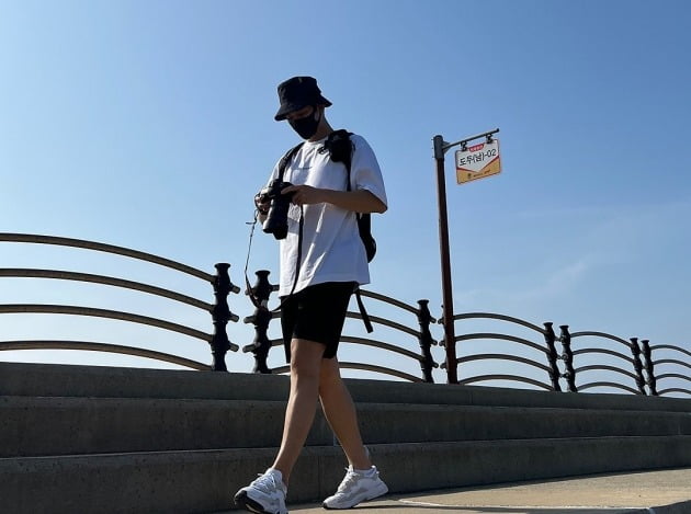 김수현, 제2의 직업은 사진 작가? 제주도로 출사 떠난 자연인[TEN★]