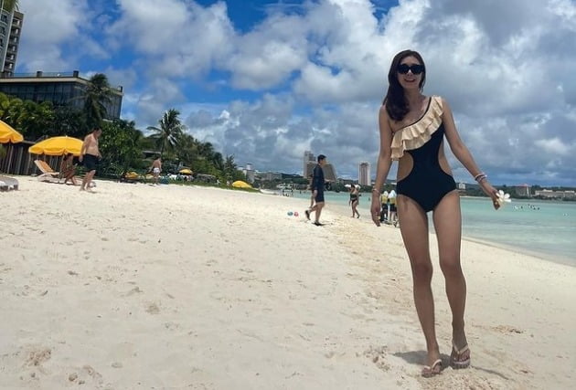 이정민, 의사 ♥남편과 괌으로 구혼 여행…다이어트 성공 기념 과감한 수영복[TEN★]