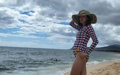 전혜빈, '임신' 중 바닷가에서…'D라인' 수영복 자태 눈길 [TEN★]