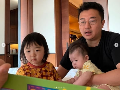 육아에 넋 나간 '47세' 문재완…♥이지혜 "힘내 여보, 행복한 거 맞지?" [TEN★]