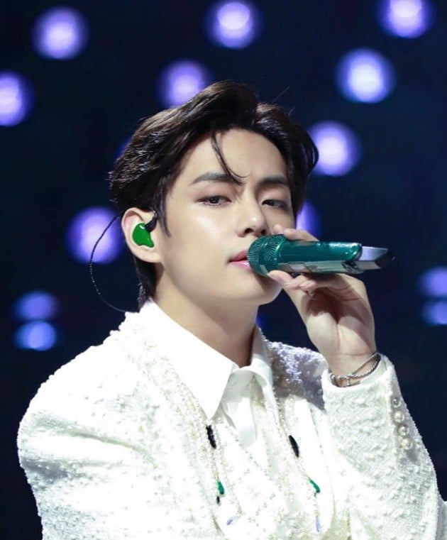 방탄소년단 뷔, 스포티파이 '1억 OST만 3개'.. 'K팝 아티스트 최초'