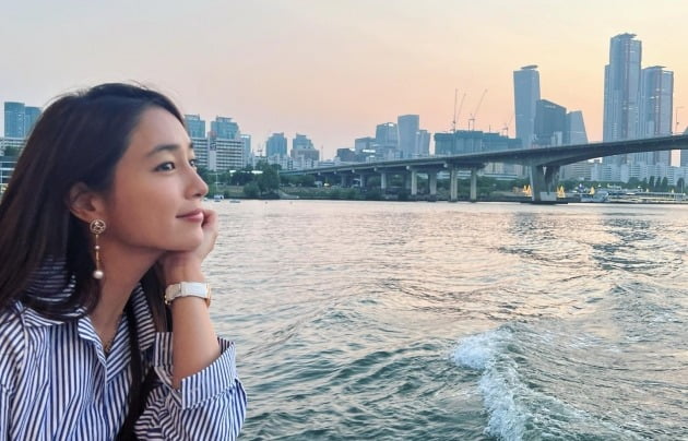 '이병헌♥' 이민정, 와인 한잔 후 행복 찾는 새벽 감성 SNS "올드했죠?"[TEN★]