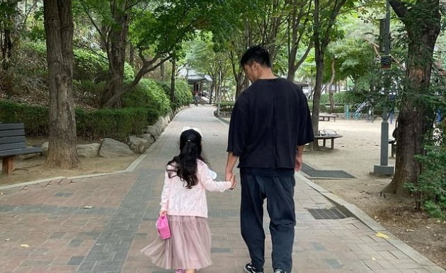 백지영, 딸 호위무사된 ♥정석원 태도 지적 "공주님 백도 들어드렸어야죠"[TEN★]