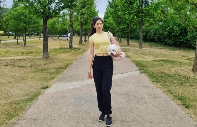 '주진모♥' 민혜연, 가운 벗고 크롭티 입으니 볼륨감 업…역시 의사계 김태희[TEN★]