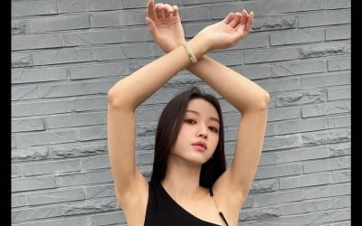 오마이걸 유아, 민소매 입고 '치명·섹시미' 과시…'개미허리' 눈길 [TEN★]