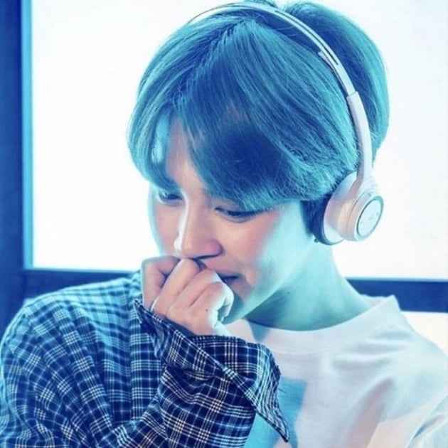 방탄소년단 지민, '위드 유' 멜론 1500만 조회수 돌파… BTS OST 사상 '최단 기간'