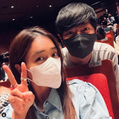 이민정, 전 남편과 훈훈한 투샷...팬들 반응 폭발[TEN★]