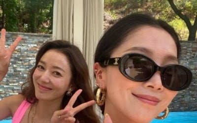 오윤아·이소연, 섹시·탄탄 몸매…수영장에서 드러낸 '여배우 아우라' [TEN★]
