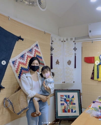 윤남기♥이다은, 가족 커플룩 입고 여유로운 일상...행복한 가족[TEN★]