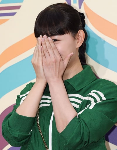 [TEN 포토] 김지원 '수줍은 미소'