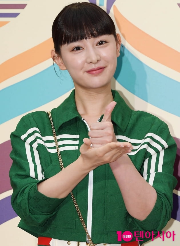 [TEN 포토] 김지원 '나의 추앙 하트'