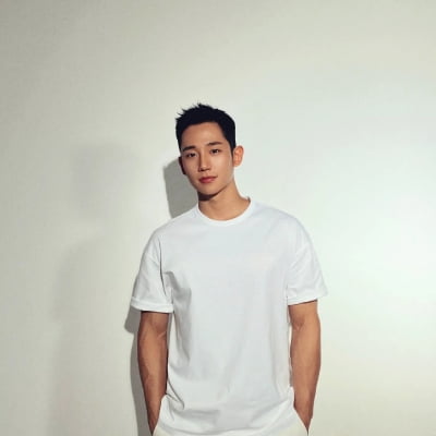 정해인, 흰티만 입어도 빛나...벌크업 남성미 증가[TEN★]