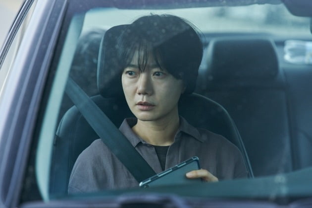 '브로커' 배두나 "난 '엄청난 톱스타' 아이유 팬, 혼자 바라보고 예뻐했다"[인터뷰②]