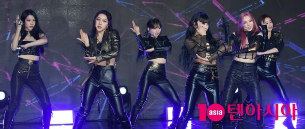[종합] 시크릿넘버, 명랑함 벗고 다크·강렬하게 변신 "'둠치타'는 우리의 도전"